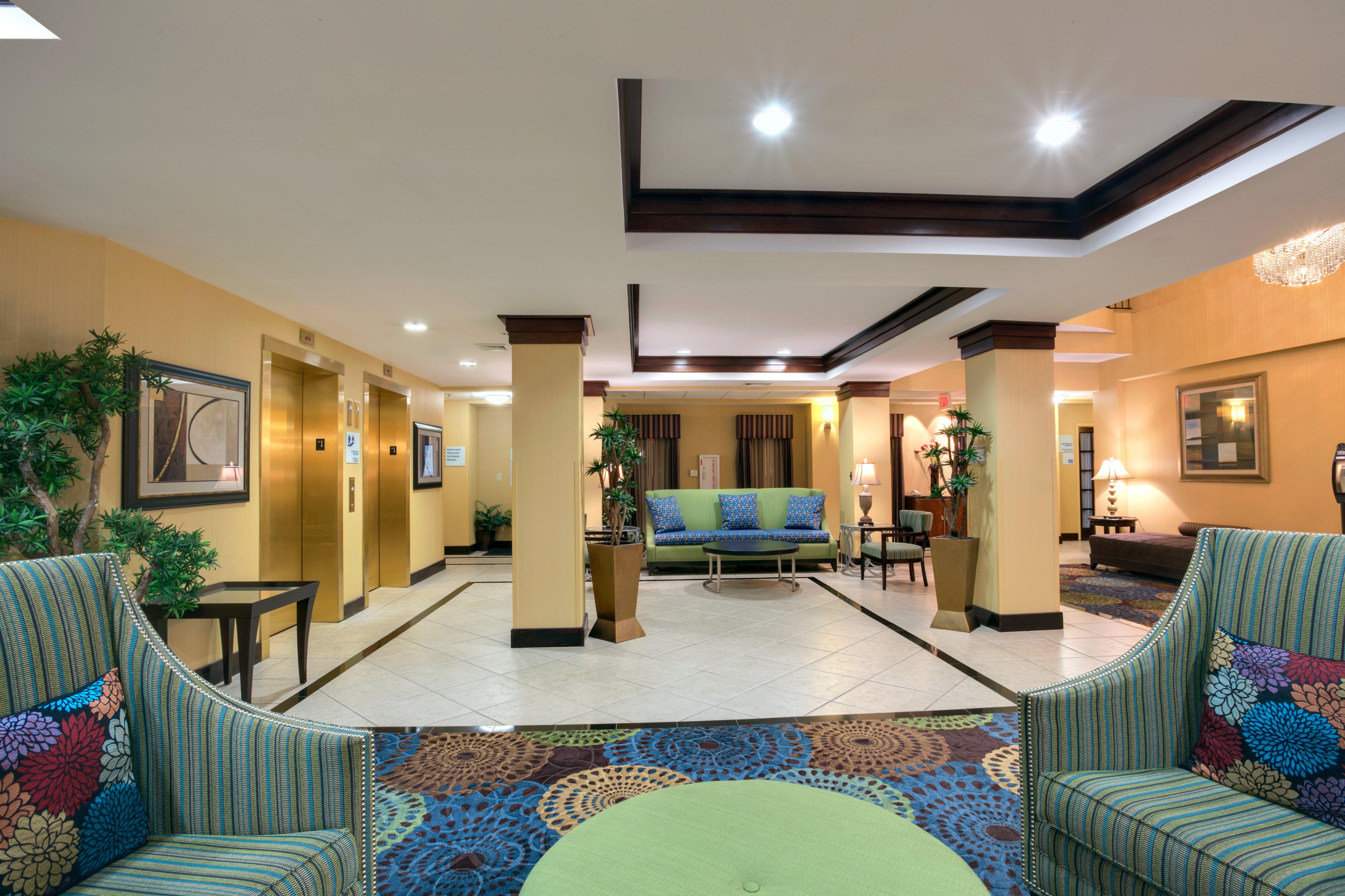 Holiday Inn Express Tower Center New Brunswick By Ihg East Brunswick Buitenkant foto
