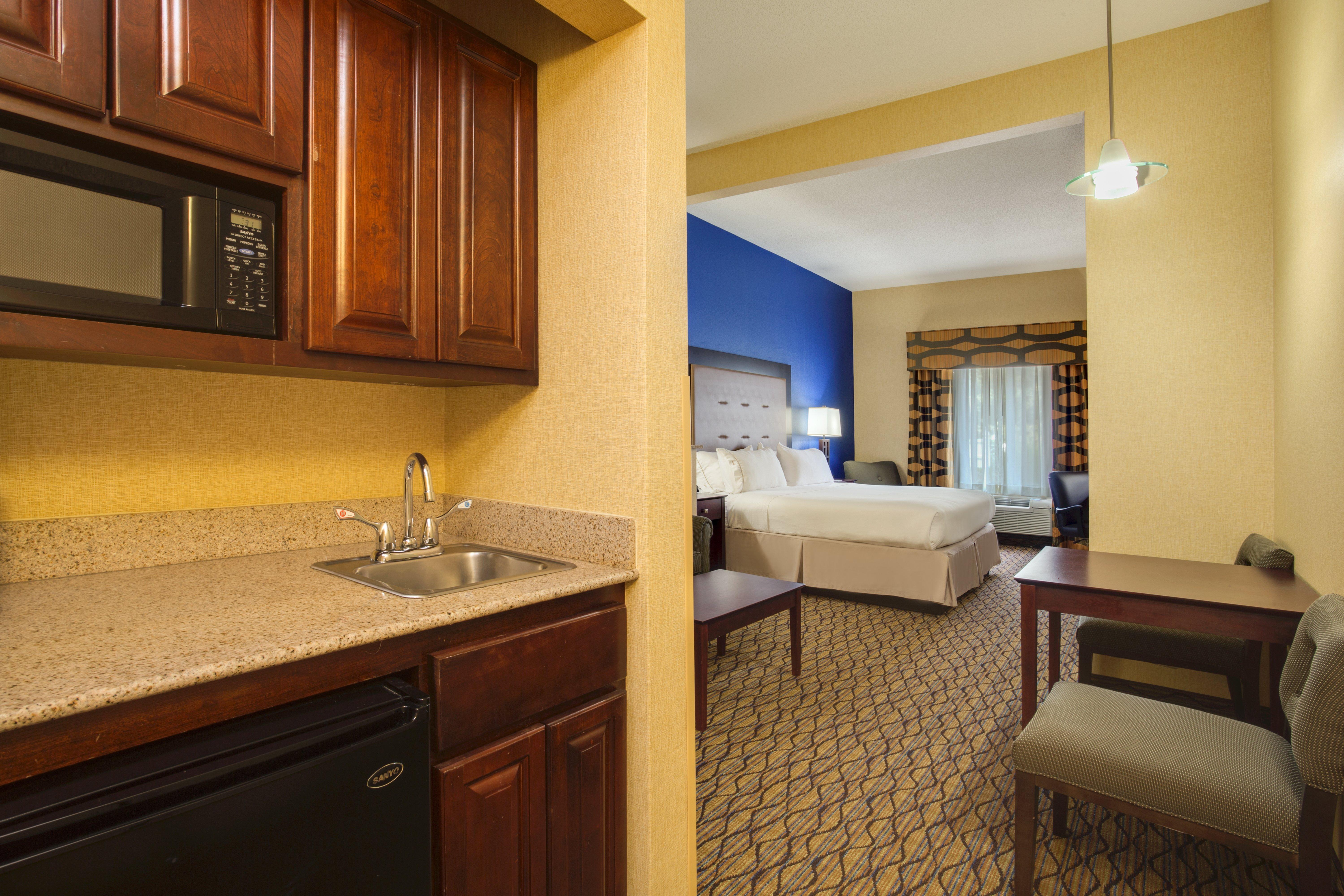 Holiday Inn Express Tower Center New Brunswick By Ihg East Brunswick Buitenkant foto